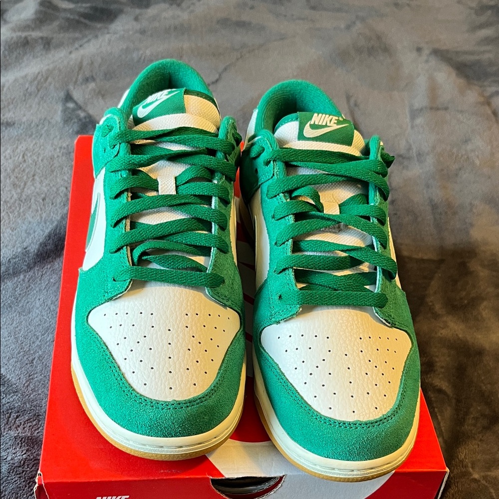 Nike Dunk Low - Picture 2 of 4